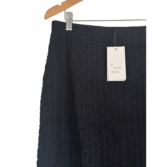 A New Day Women's Elastic Waist Pointelle Work Midi Sweater Skirt Sz M Black NWT - Picture 4 of 10
